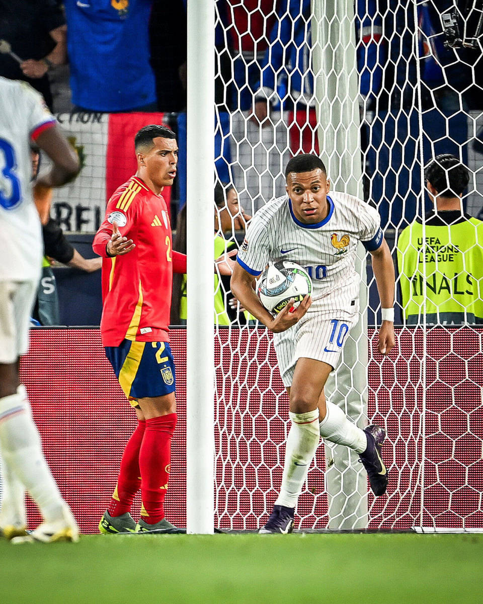 西班牙网球队完胜法国网球队,克耶高斯制霸全场 西班牙网球队完胜法国网球队,克耶高斯制霸全场