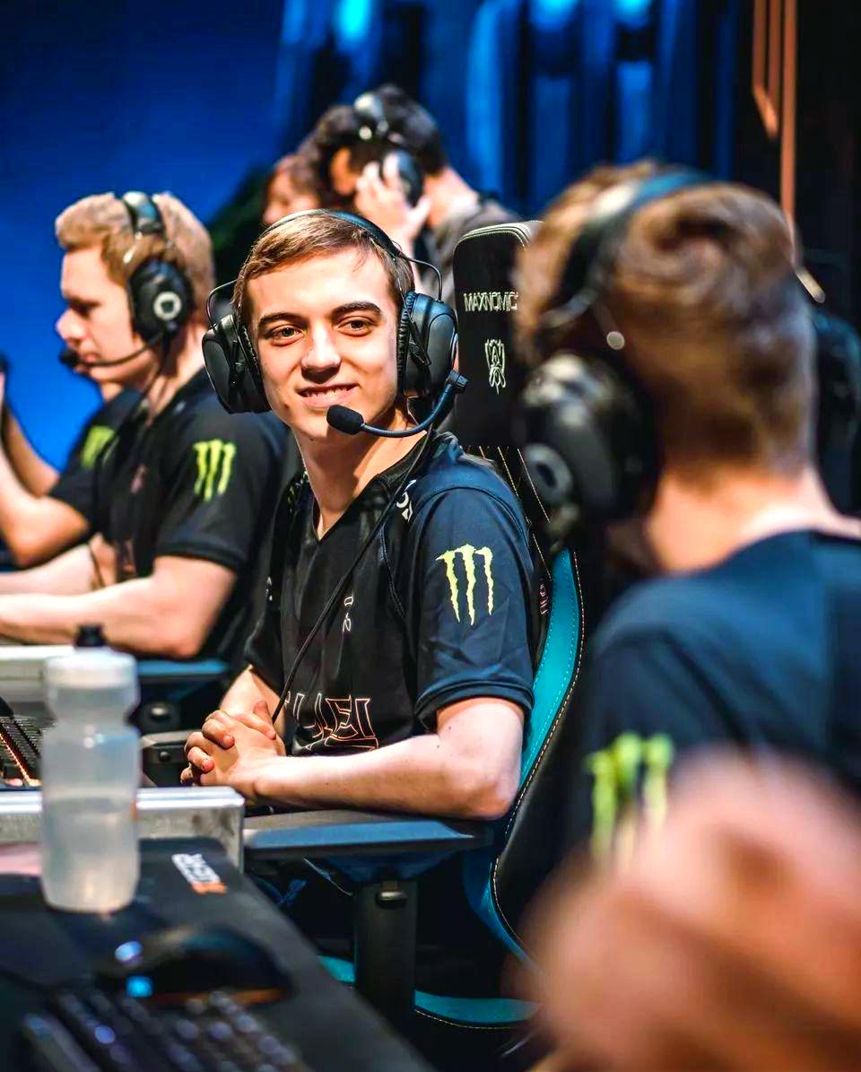 包含FNC绝地反击IG,Knight2高光表现的词条 包含FNC绝地反击IG,Knight2高光表现的词条