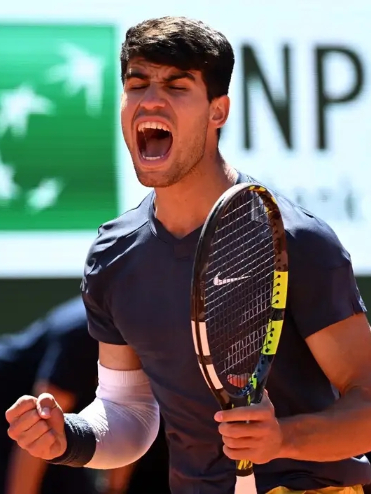 意大利网球队险胜法国网球队，阿尔卡拉斯高光表现