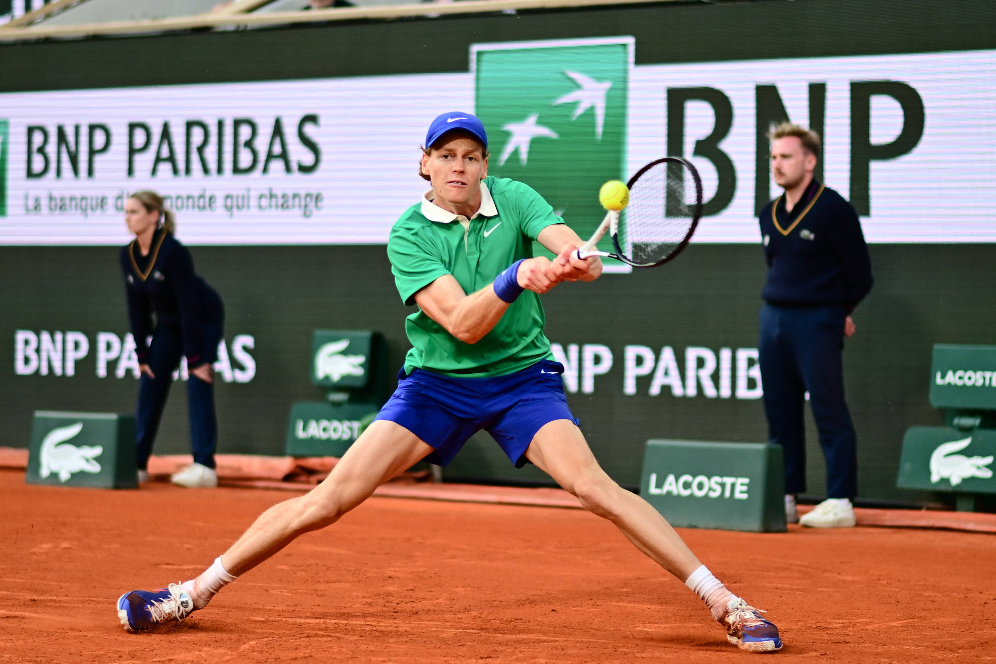 意大利网球队险胜法国网球队，阿尔卡拉斯高光表现