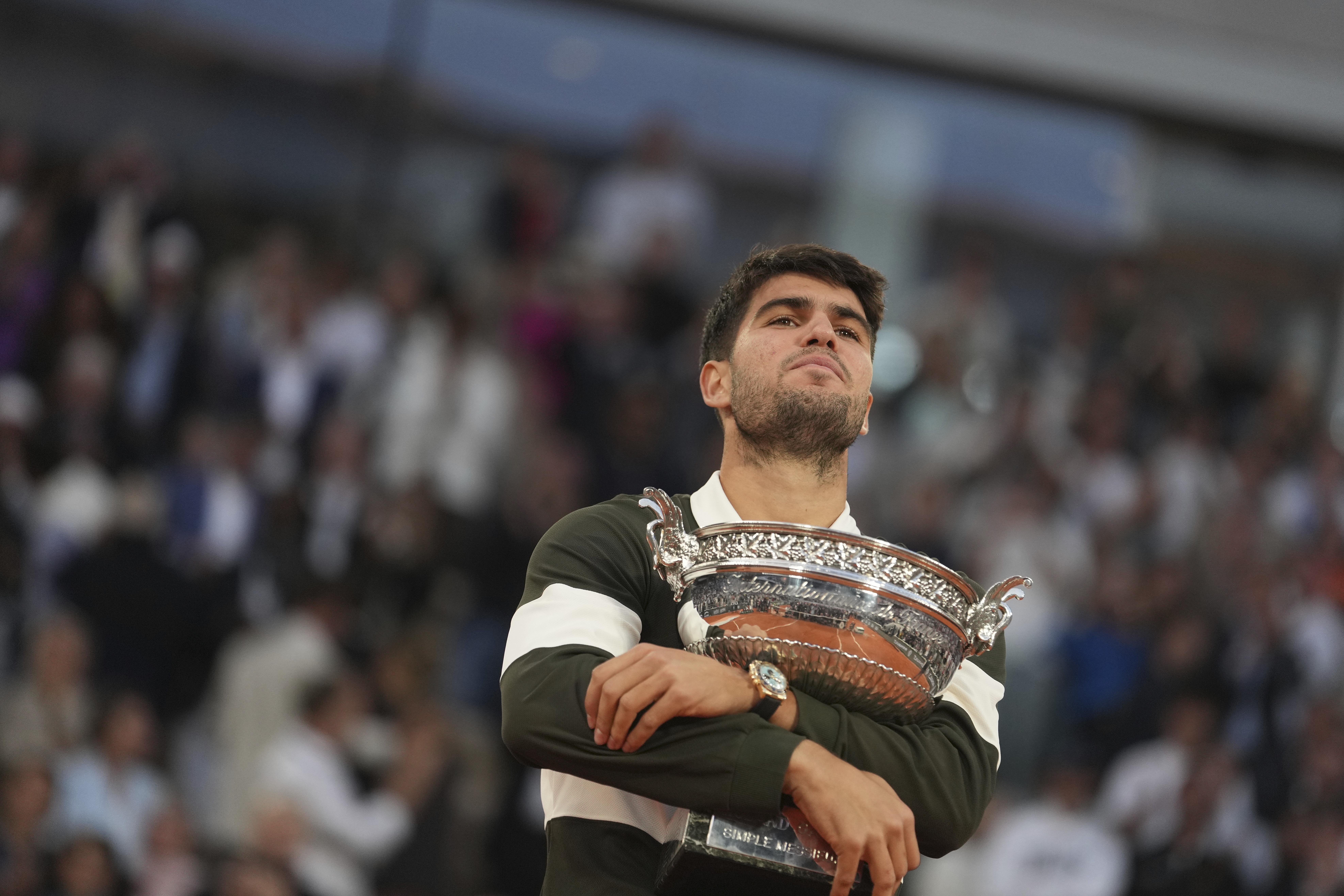 包含美国网球队强势意大利网球队，阿尔卡拉斯完成帽子戏法的词条