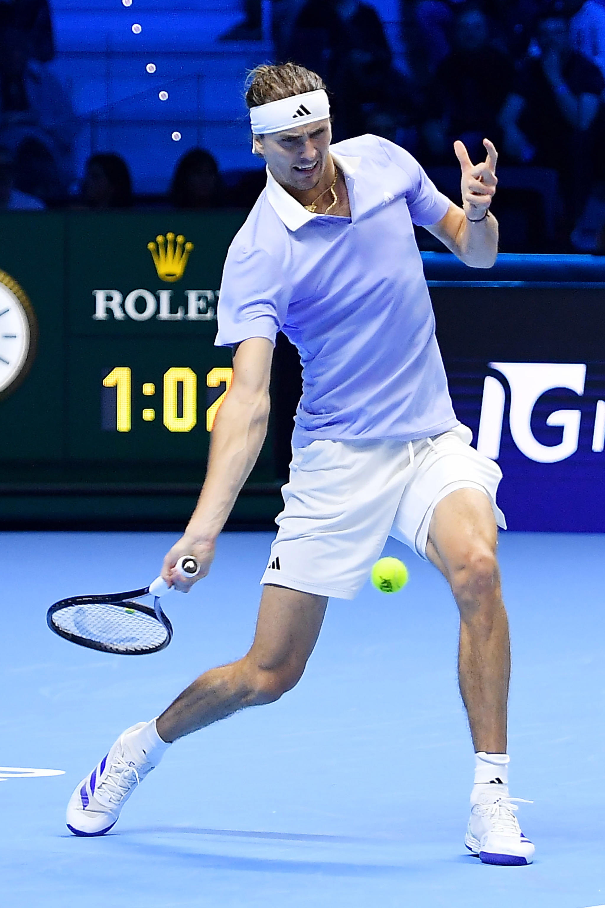 包含世界网球队强势日本网球队，兹维列夫打破历史纪录的词条