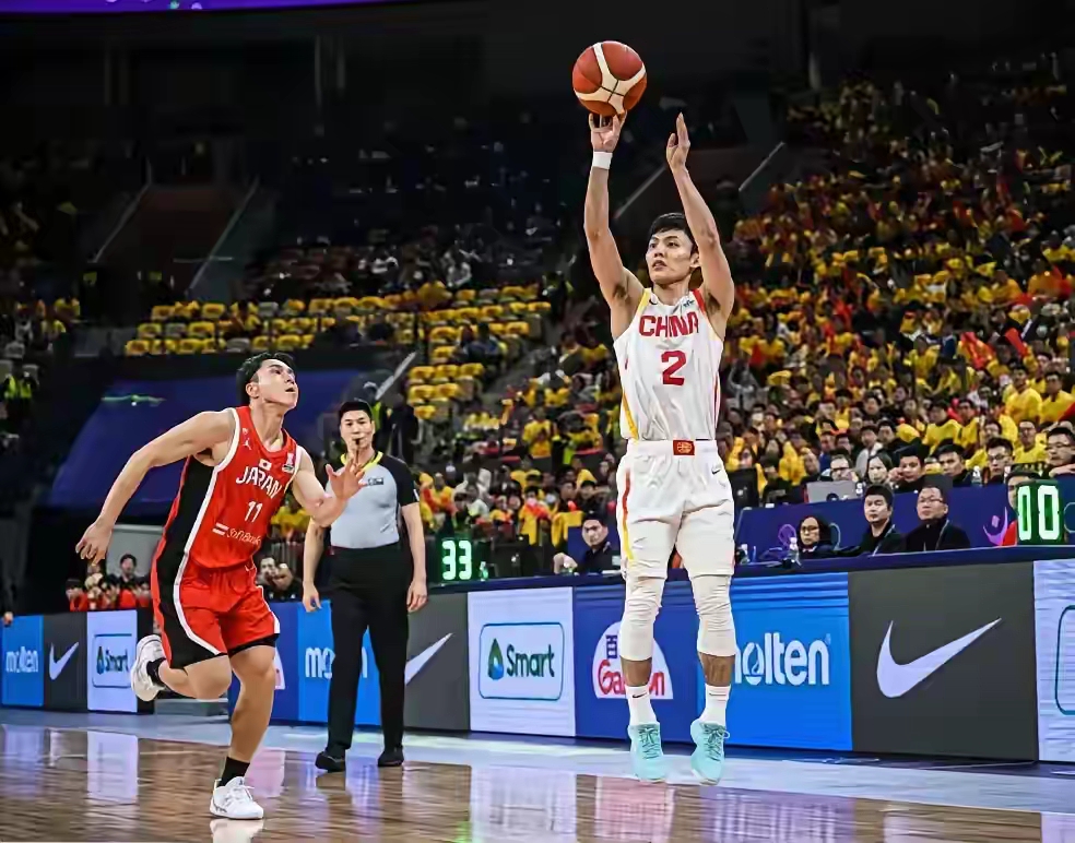 日本男篮逆转希腊男篮，艾顿三分雨点燃全场