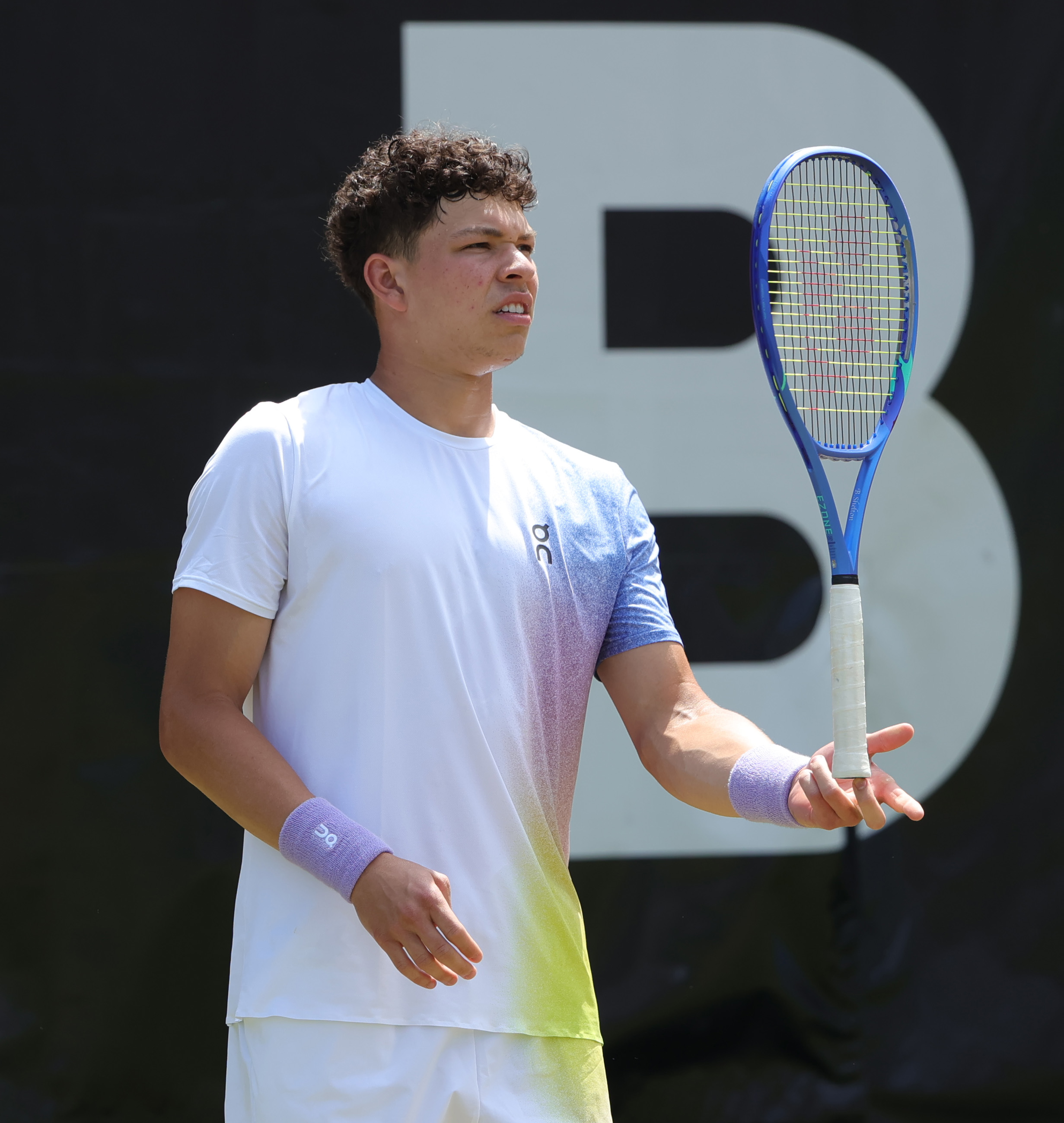 法国网球队轻取西班牙网球队，兹维列夫送出助攻的简单介绍