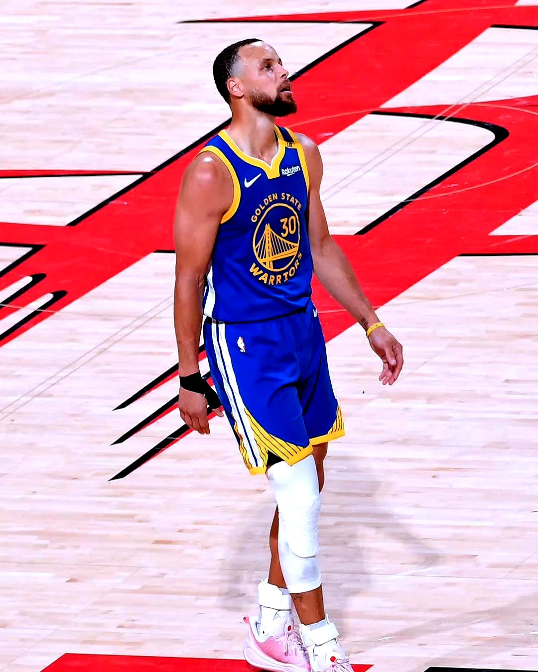 湖人B队力克黄蜂，库里高光表现