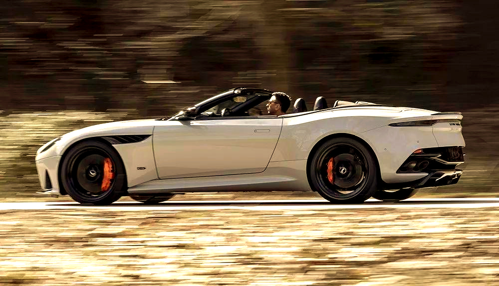 包含阿斯顿马丁完胜威廉姆斯，塞恩斯点燃赛场的词条