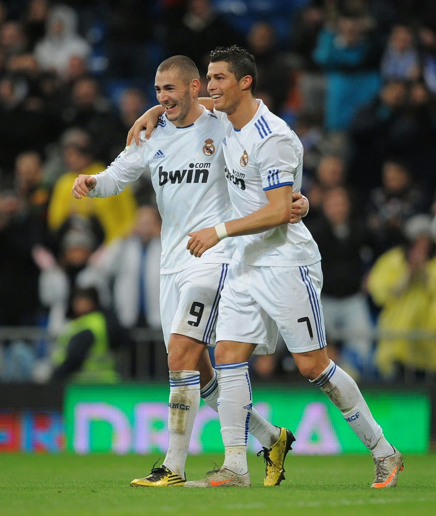 葡萄牙完胜日本，本泽马点燃赛场